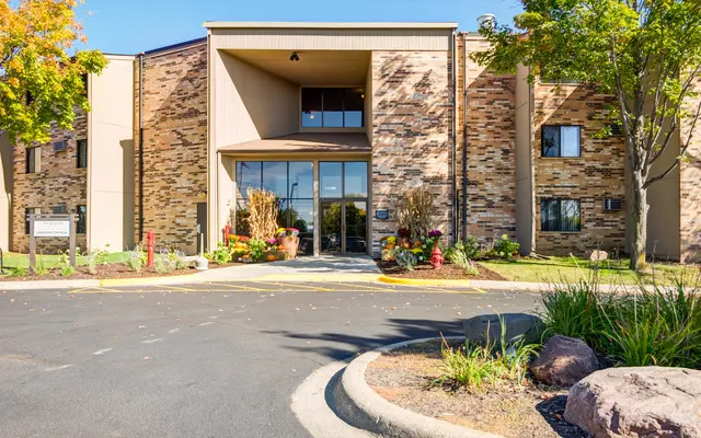 an exterior photo of The Woods of Burnsville's leasing office