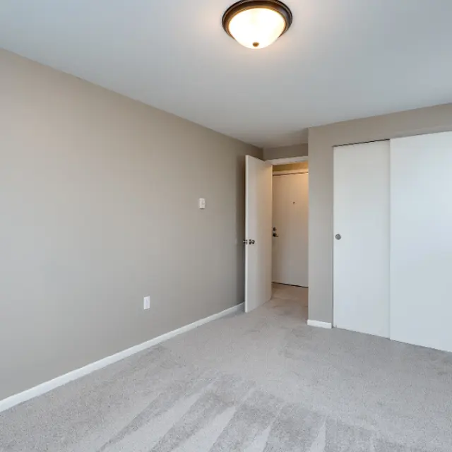 Imperial Continental - Corner, Floor, Indoors