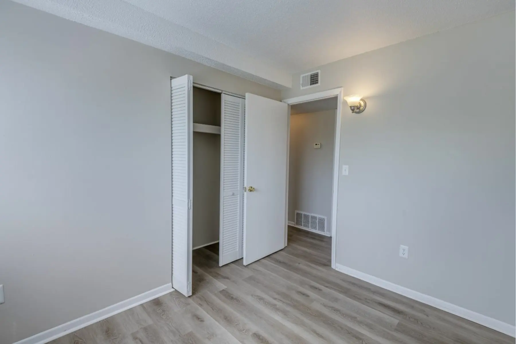 Corner, Floor, Indoors