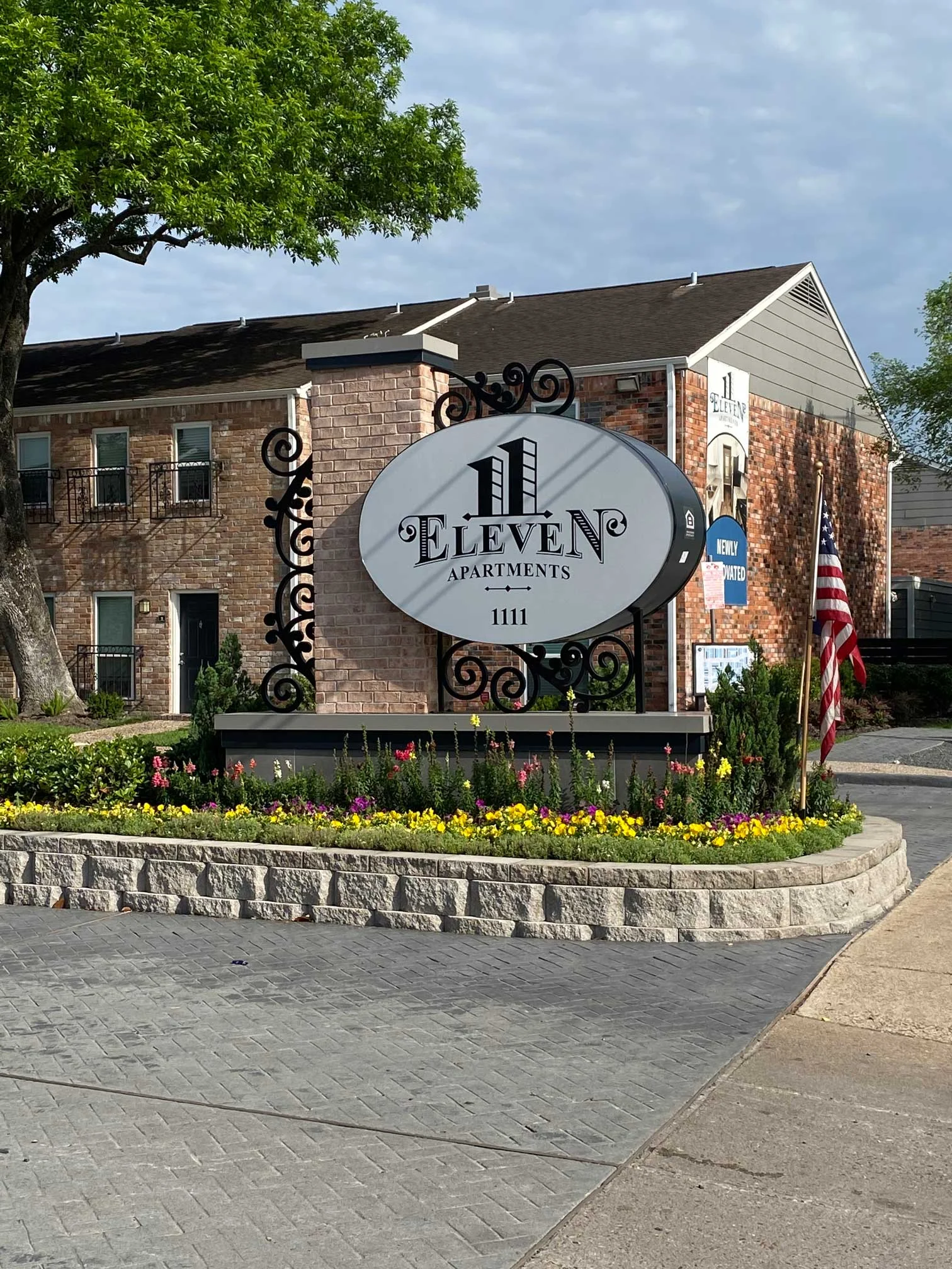 11Eleven - City, Urban, Flag