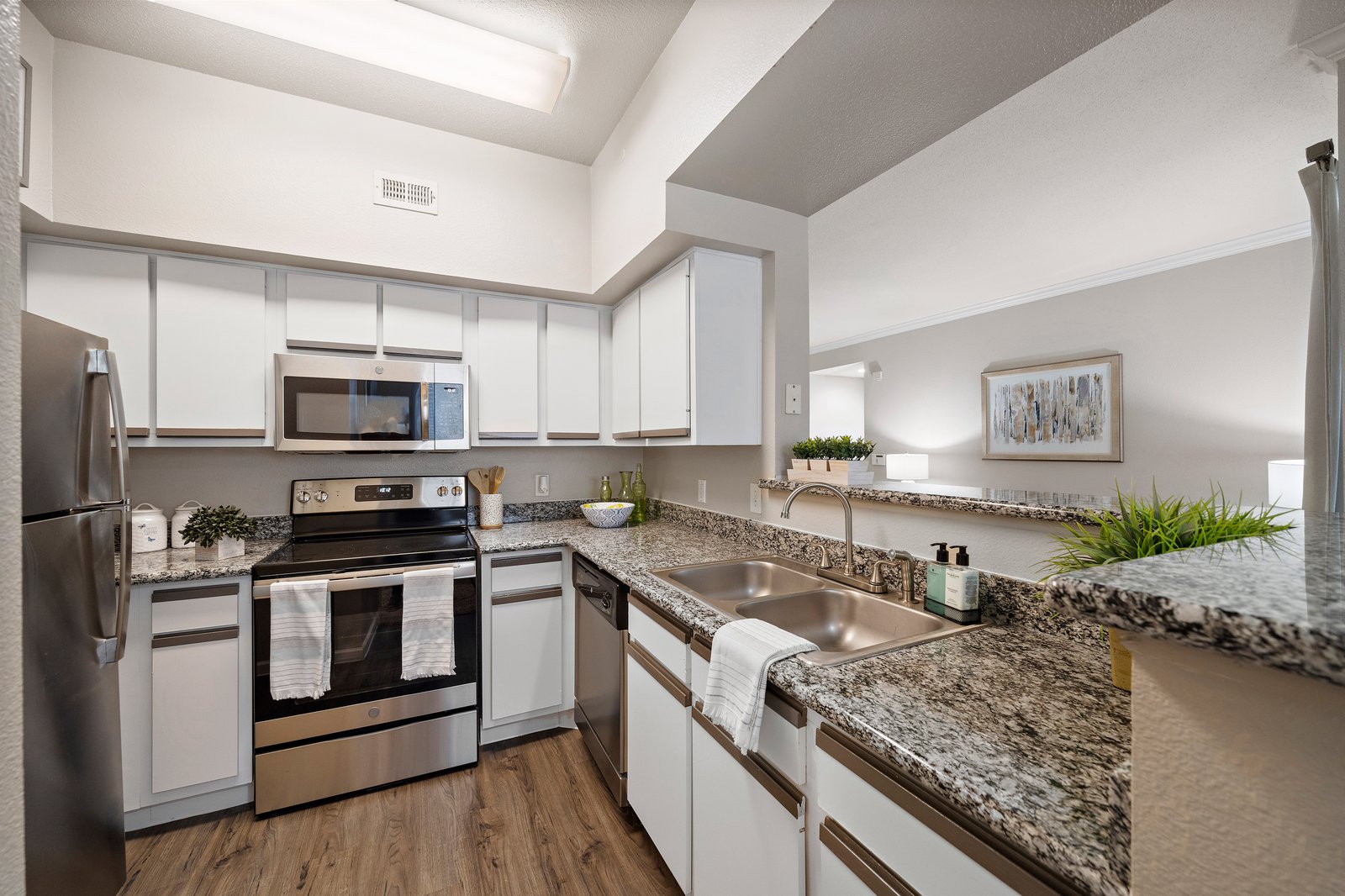 2 Bedroom Rental – 15100 Ella Blvd, Houston, TX, 77090