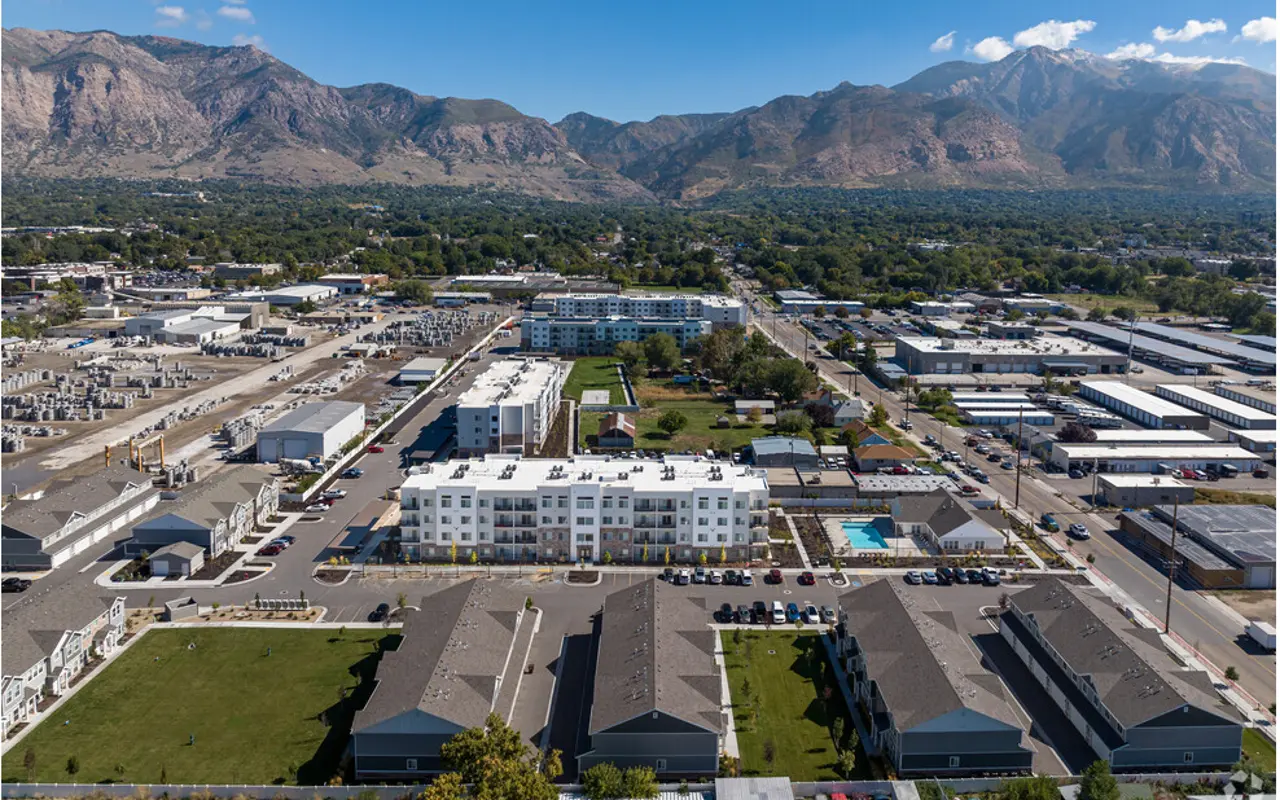 Station on 17th - Building, Urban, Outdoors