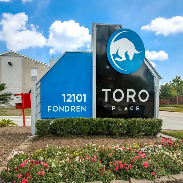Toro Place - Symbol, Logo, Grass