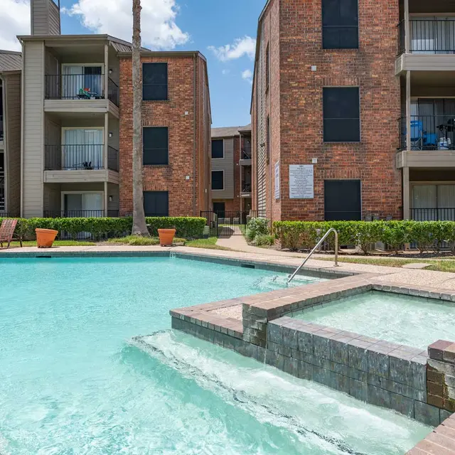 Huntington Glen - City, Pool, Water