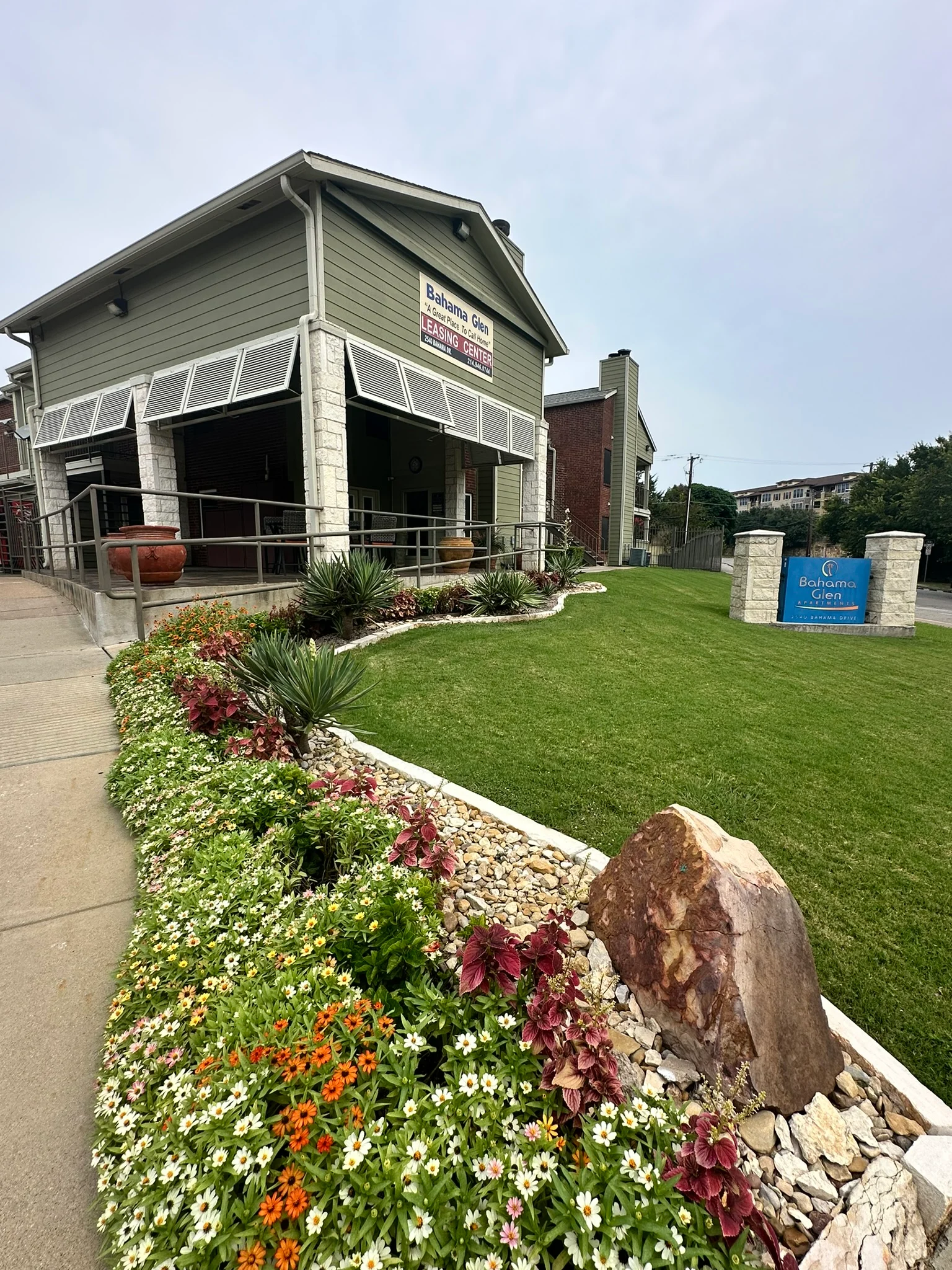 Bahama Glen Apartments Bahama Glen Apartments - Outdoors, Shelter, Grass