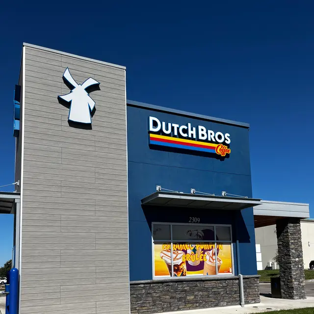 The Bowen of Arlington - Advertisement, Car, Office Building