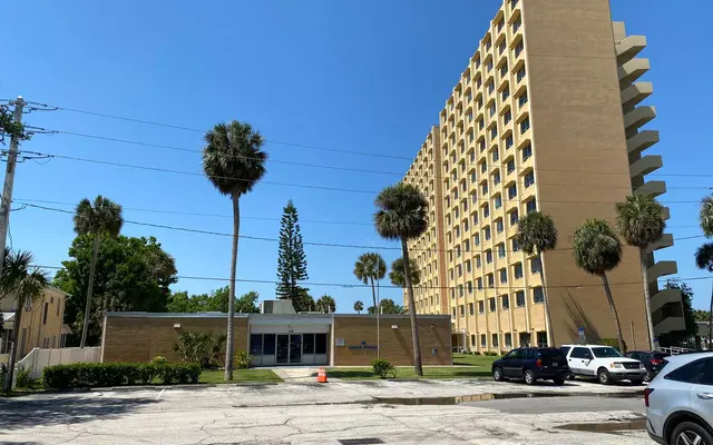 Windsor Maley at the River - City, Urban, Apartment Building
