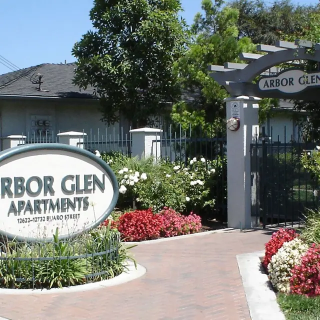 Arbor Glen Apartments - Grass, Nature, Outdoors