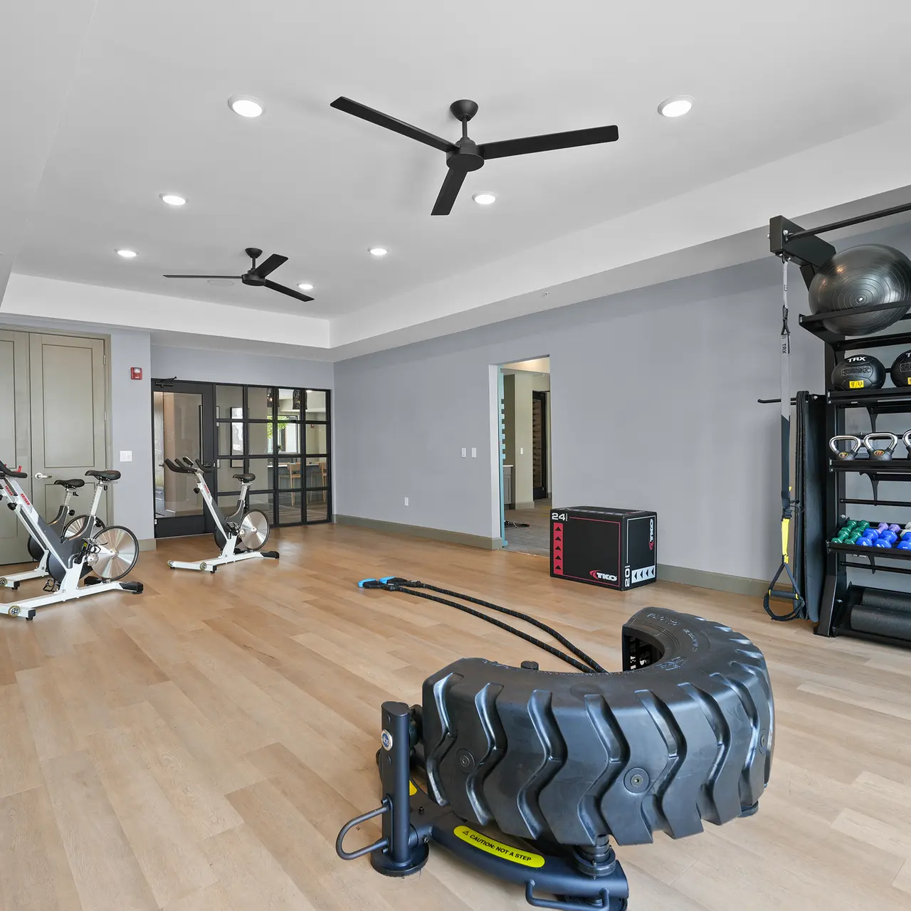 District Midtown - Floor, Ceiling Fan, Device