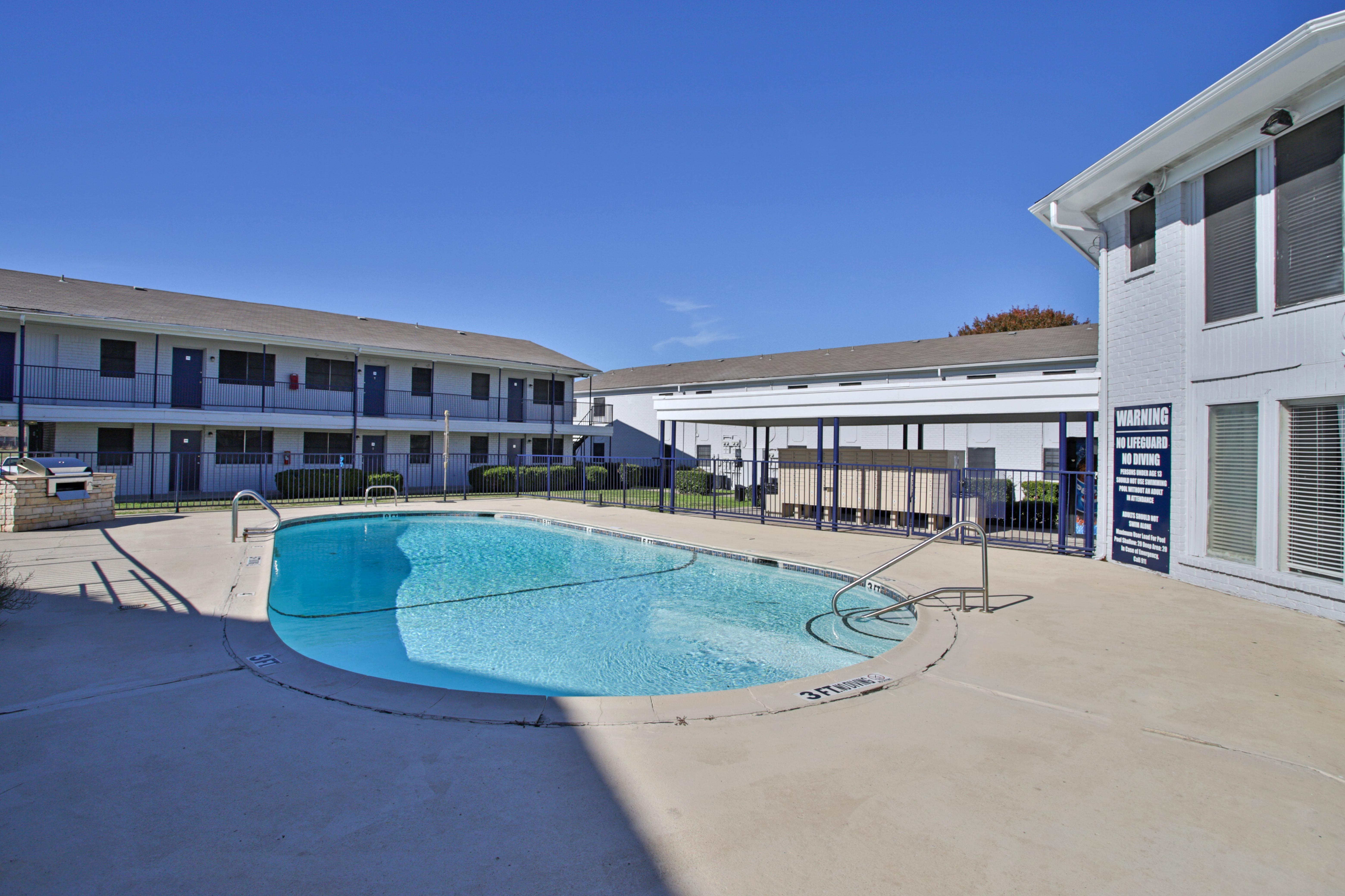 Metro at 1515 - Hotel, Resort, Pool