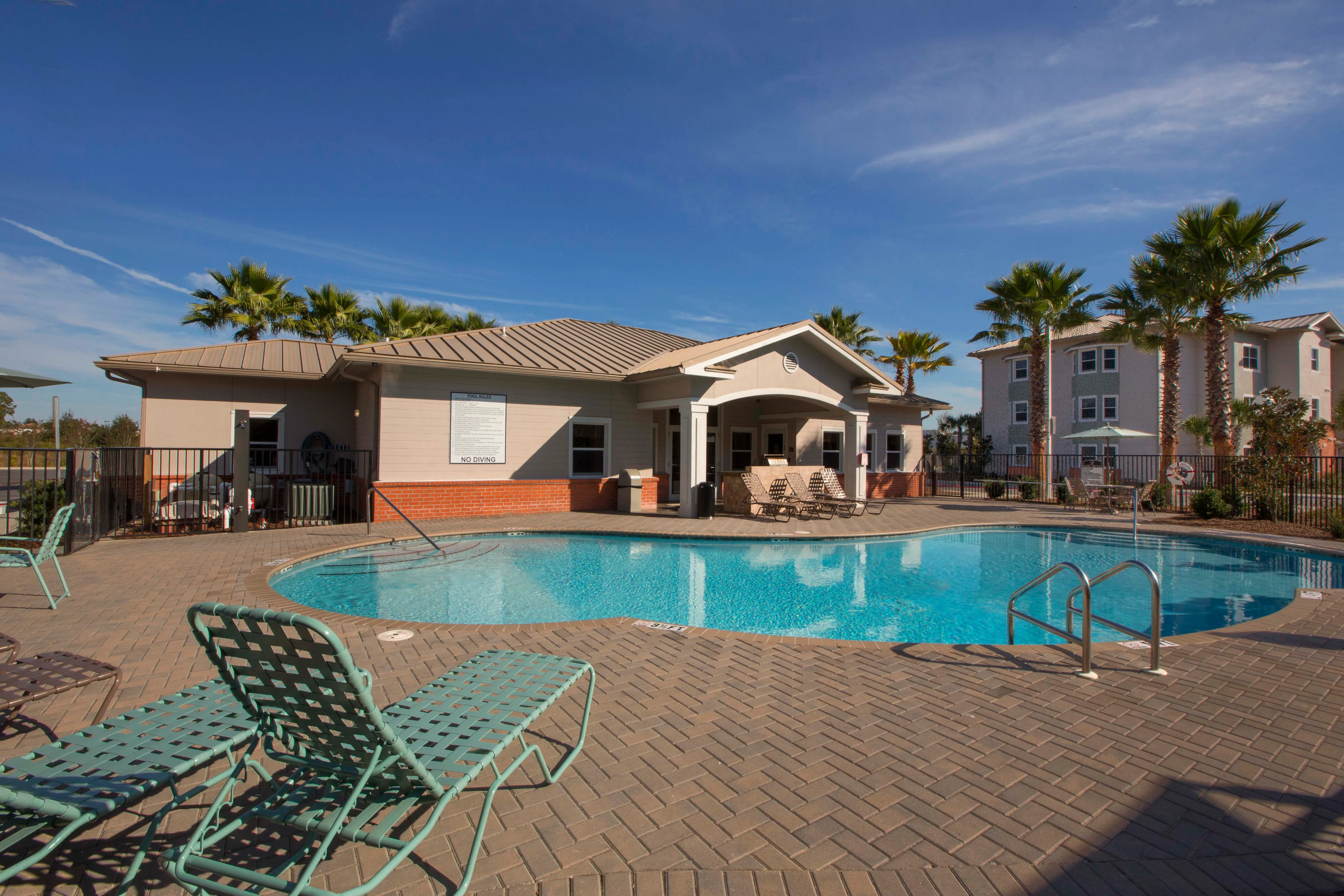 Pinnacle at Hammock Square Apts - Building