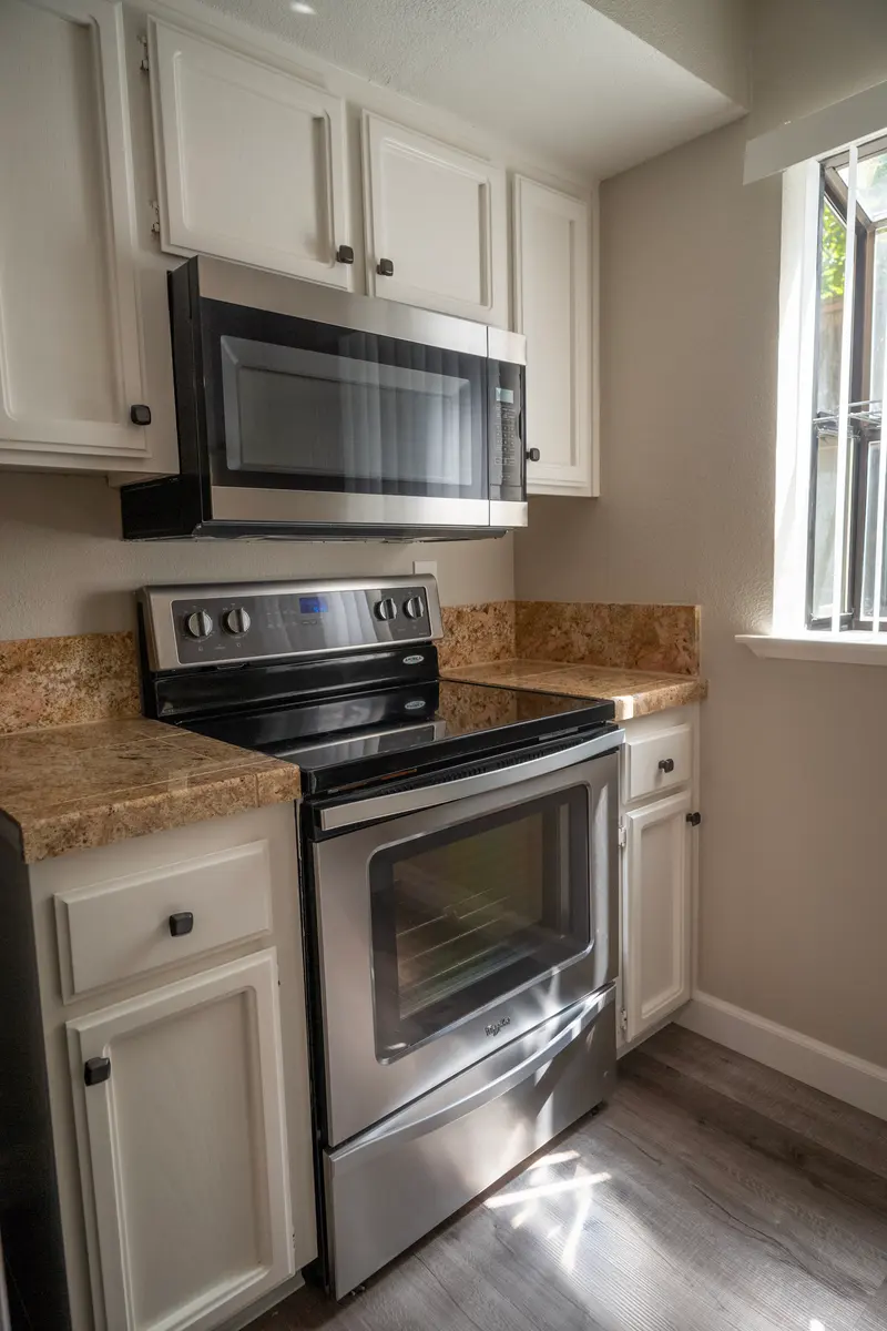 Cedar Court - Oven, Room, Indoors
