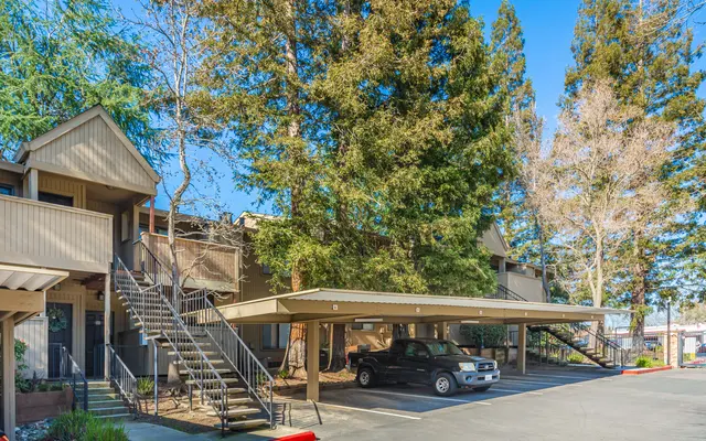 Donner at Fair Oaks - Outdoors, Shelter, City