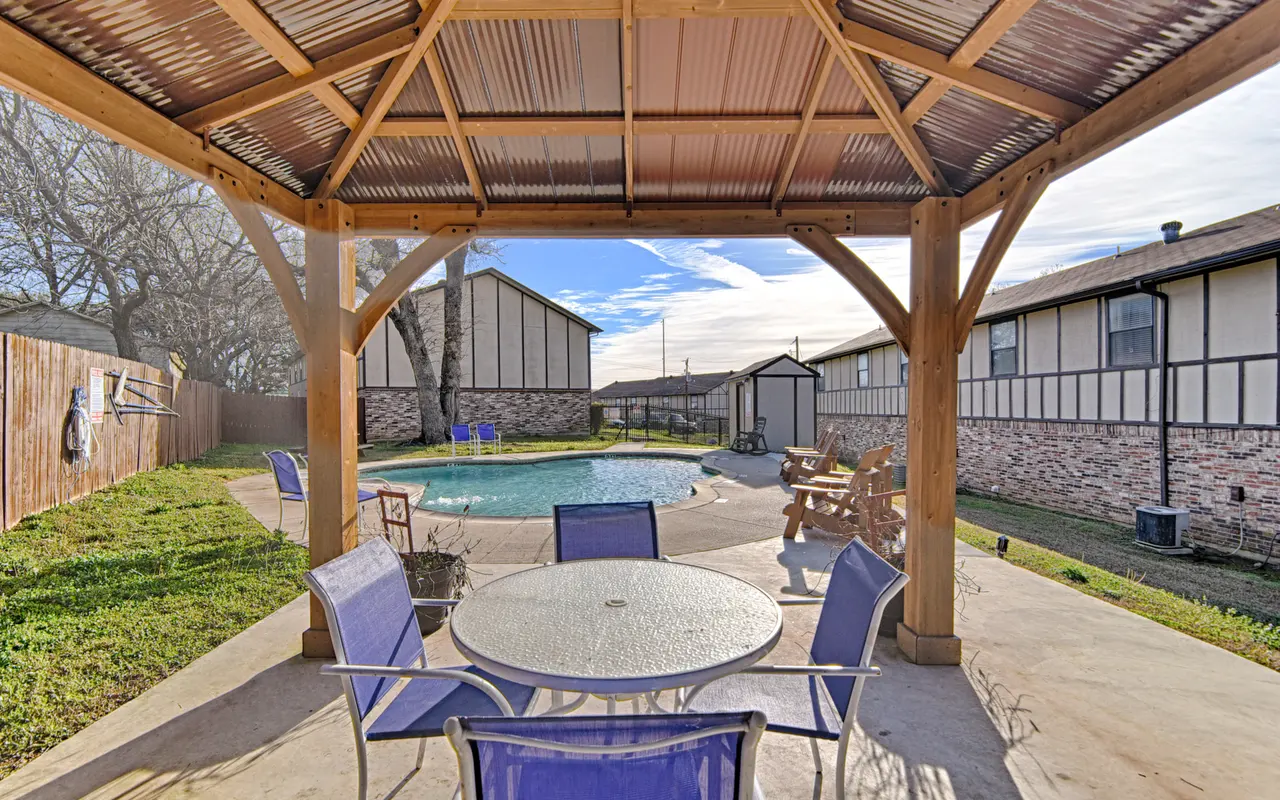 Knoll Creek - House, Housing, Porch