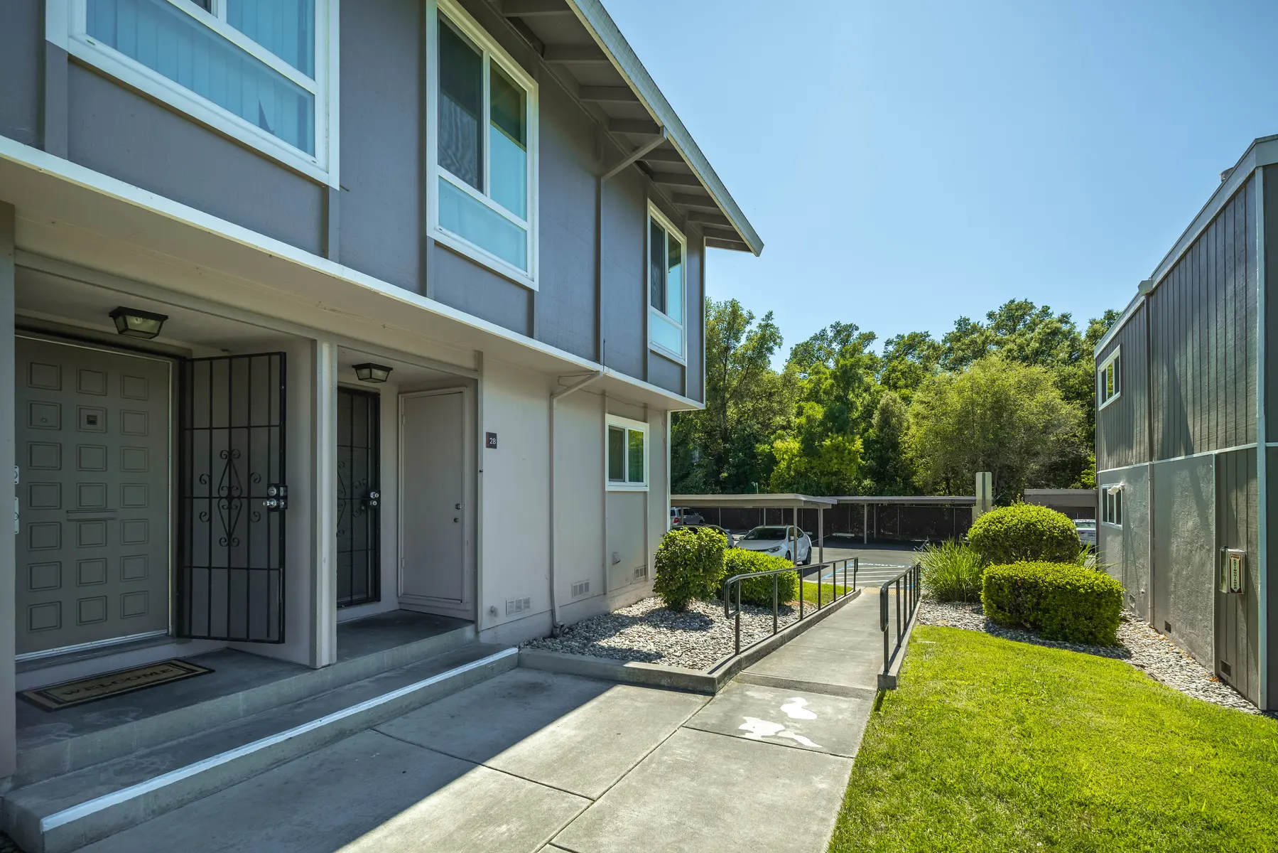 Creekside Oaks - City, Car, Suburb