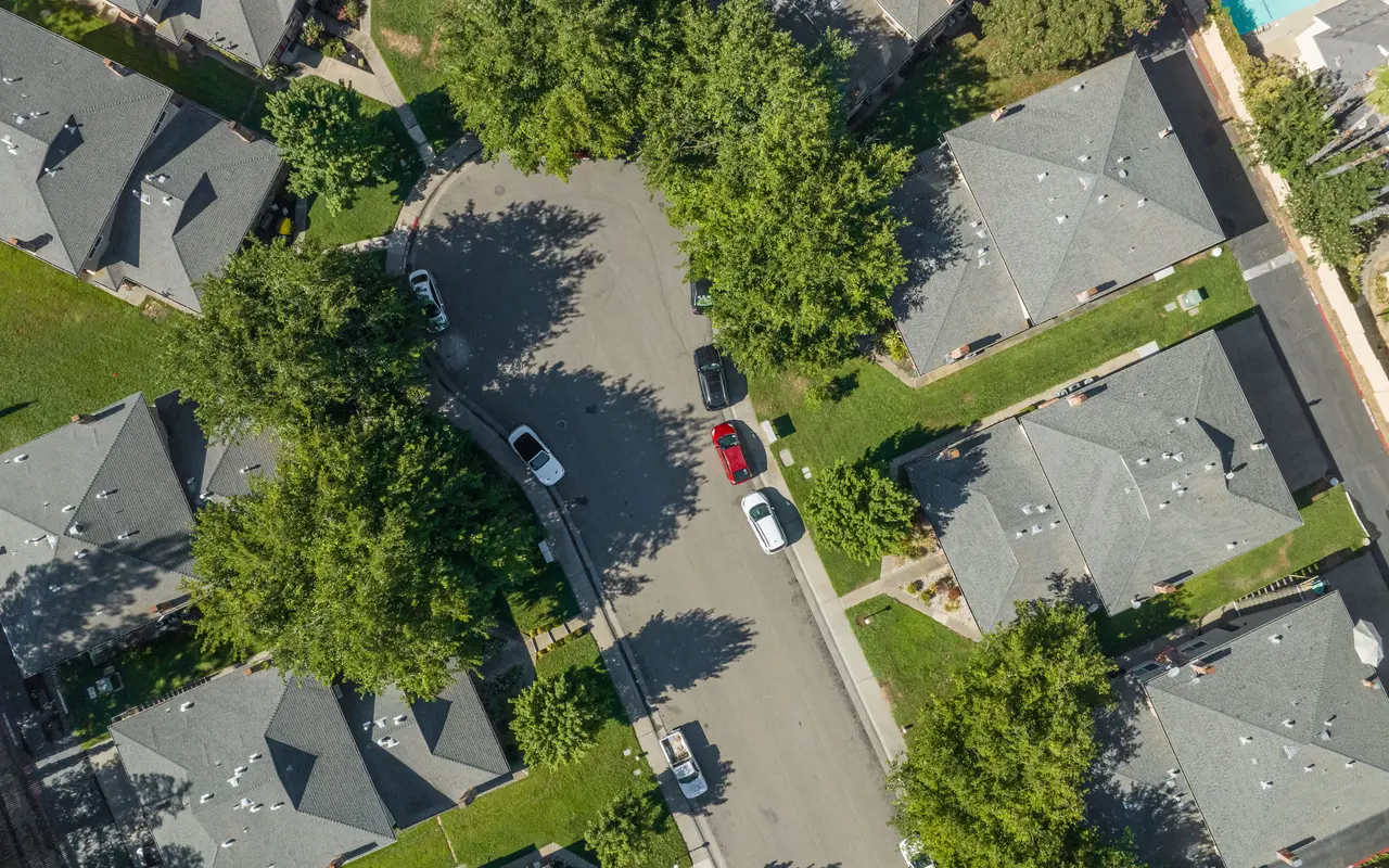 Queenston Plaza - Outdoors, Architecture, Building