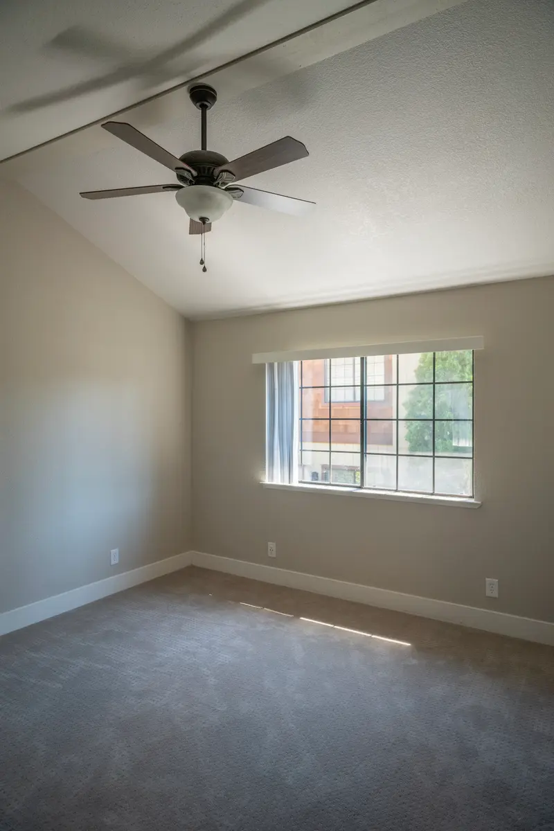 Cedar Court - Floor, Corner