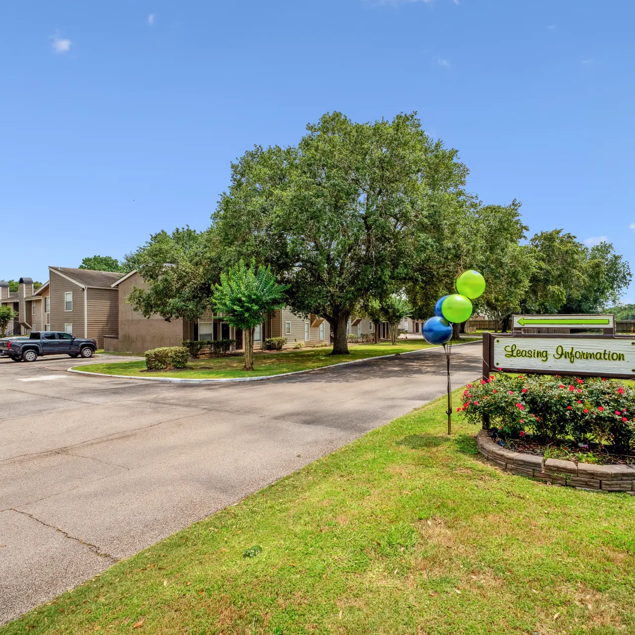 Royal Oaks of Pearland - Neighborhood, Suburb, City