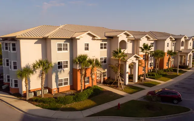 Pinnacle at Hammock Square Apts - Neighborhood, Suburb, Housing