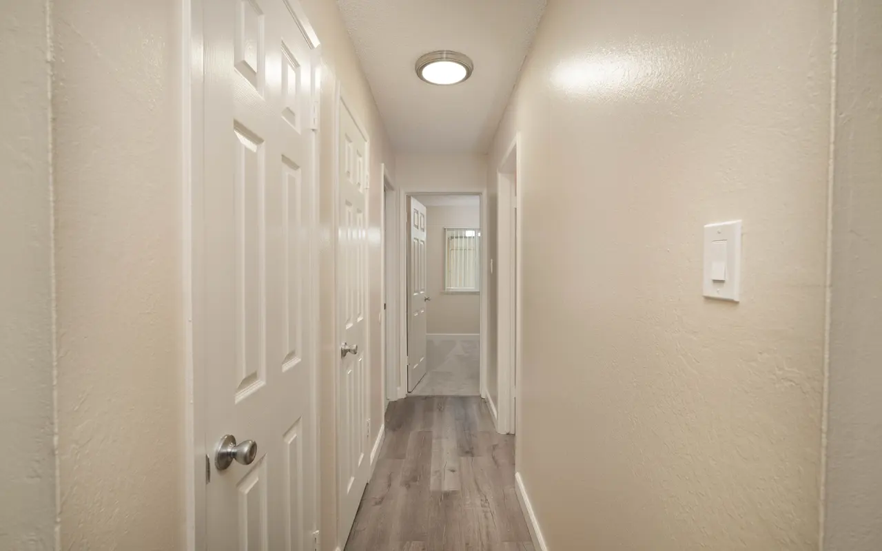 Lone Oaks - Indoors, Hallway, Switch