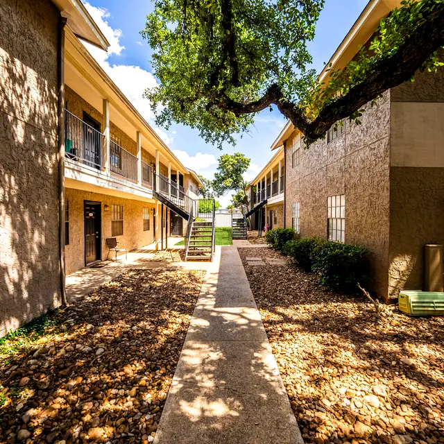 3200 Thousand Oaks Dr-41.jpg