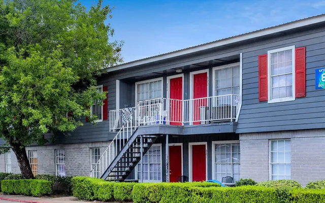 Northwest Corners - Building