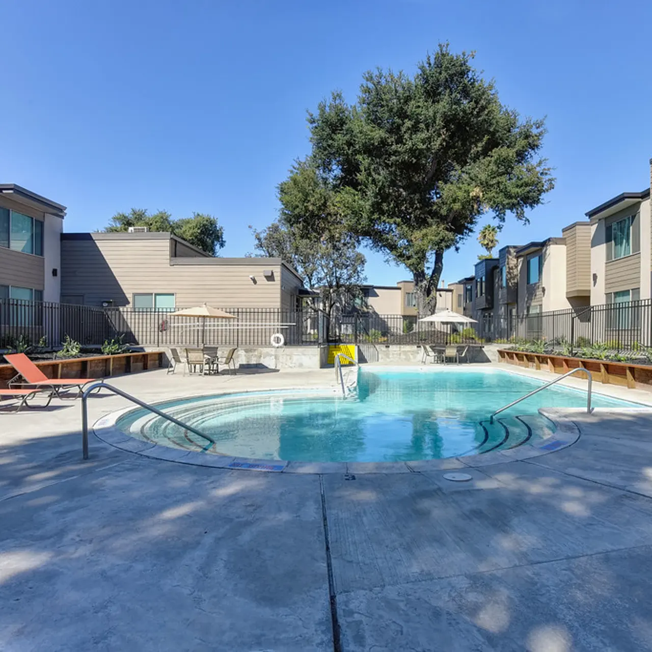 Lincoln Woods Apartments - Building