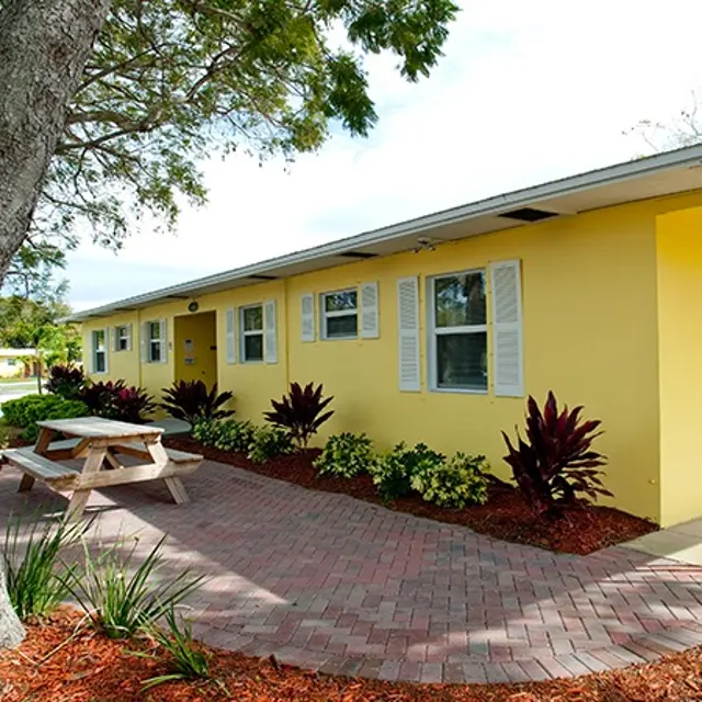 Woodlawn​ Park - Yard, Bench