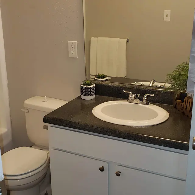 Landmark Apartments - Bathroom