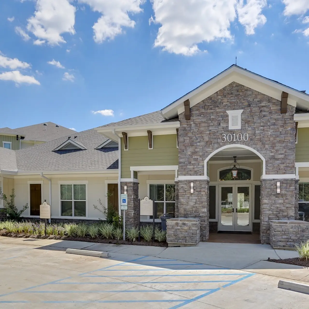 Creekside Crossing - Suburb, Housing