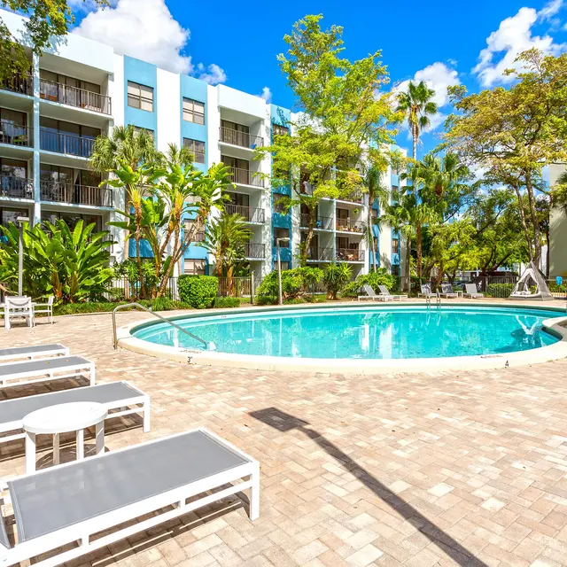 Swimming Pool - Biscayne Apartments Biscayne - Pool