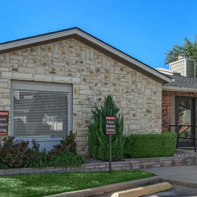 Highpoint Townhomes - Shelter, Grass, Plant