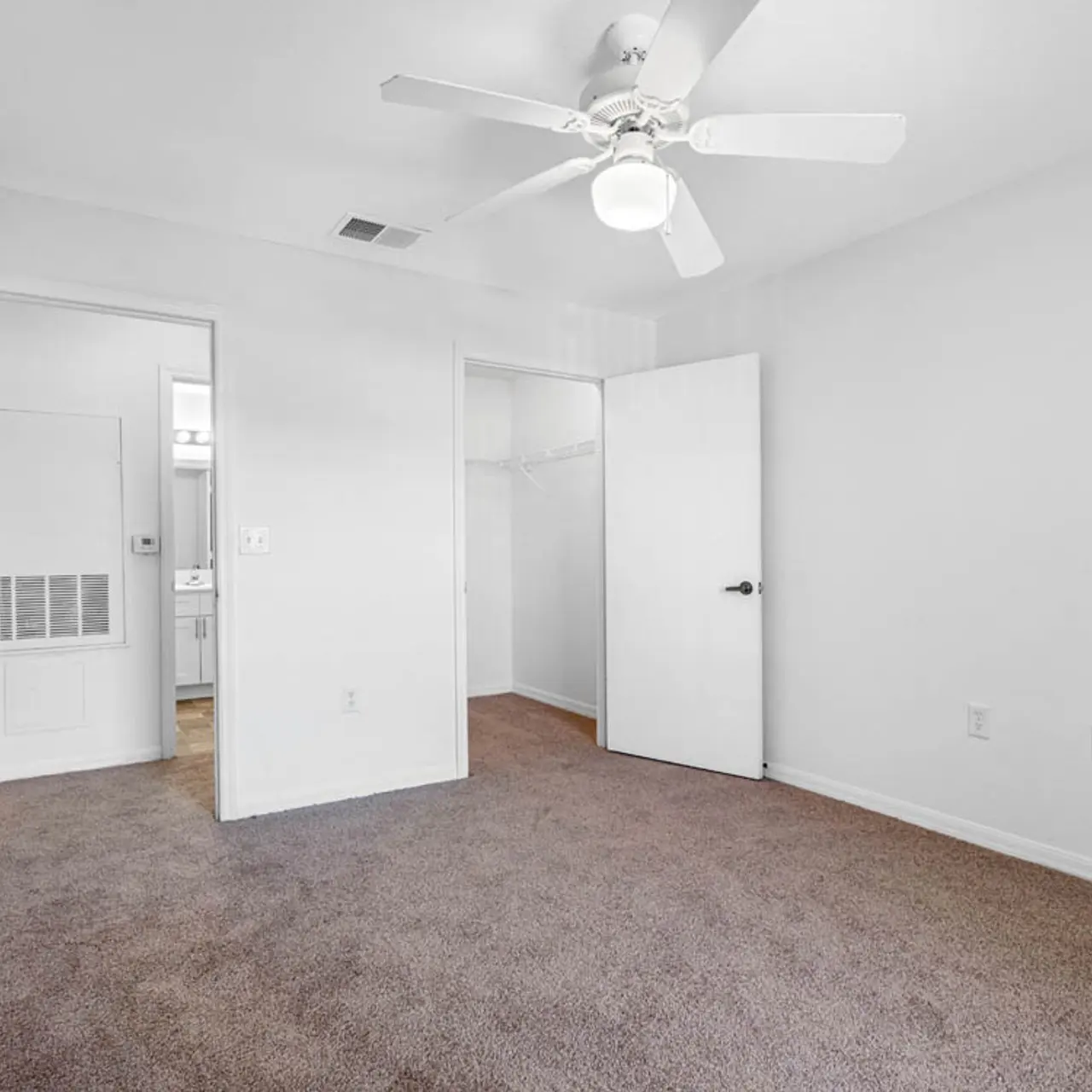 Brittany Bay I & II - Corner, Floor, Appliance