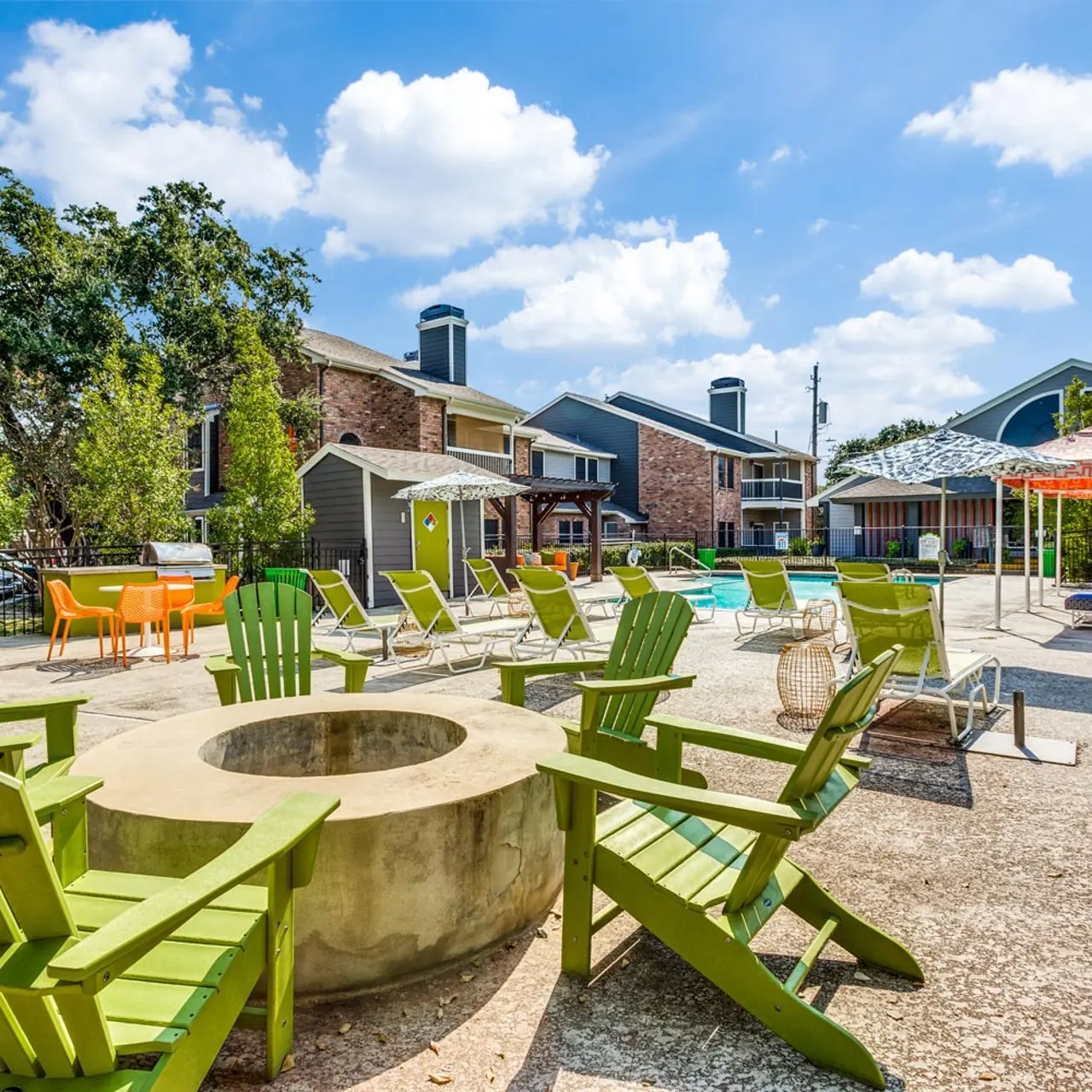 Balcones Club Apartments - Pool Firepit