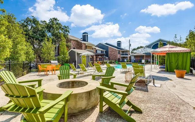 Balcones Club Apartments - Pool Firepit