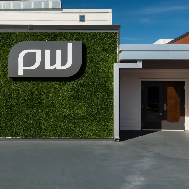 Park West - Garage, Indoors, Hedge