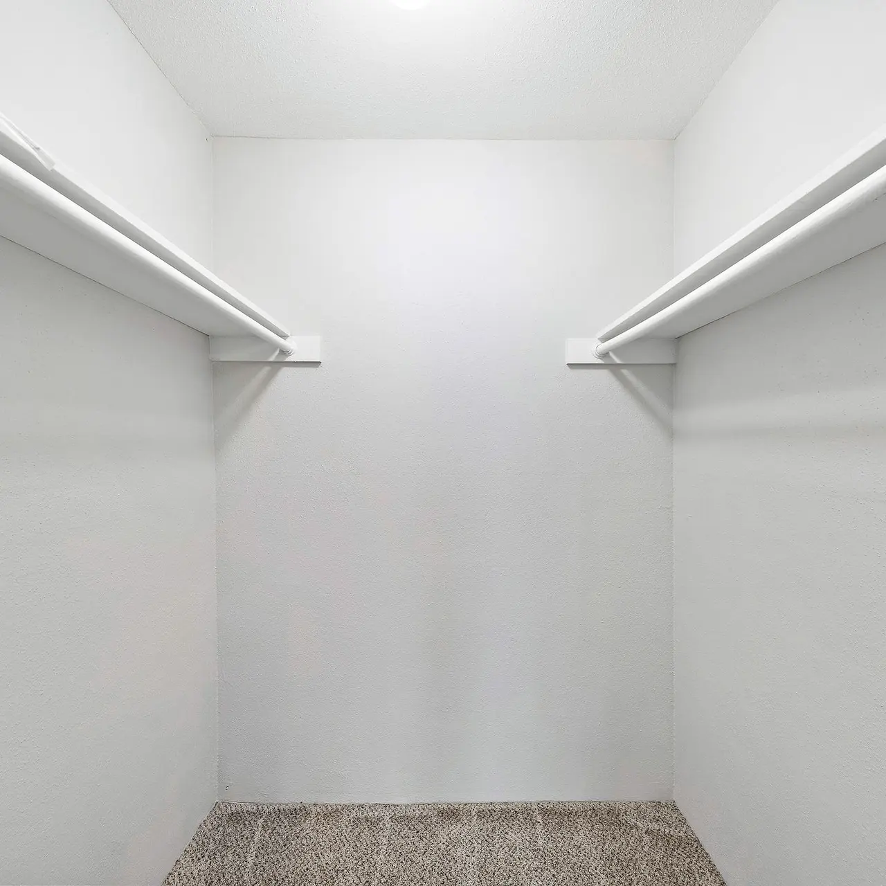 Flint at 290 - Floor