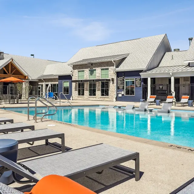 Pool & Lounges - Sabine