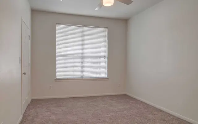 Reading Park - Corner, Floor, Home Decor