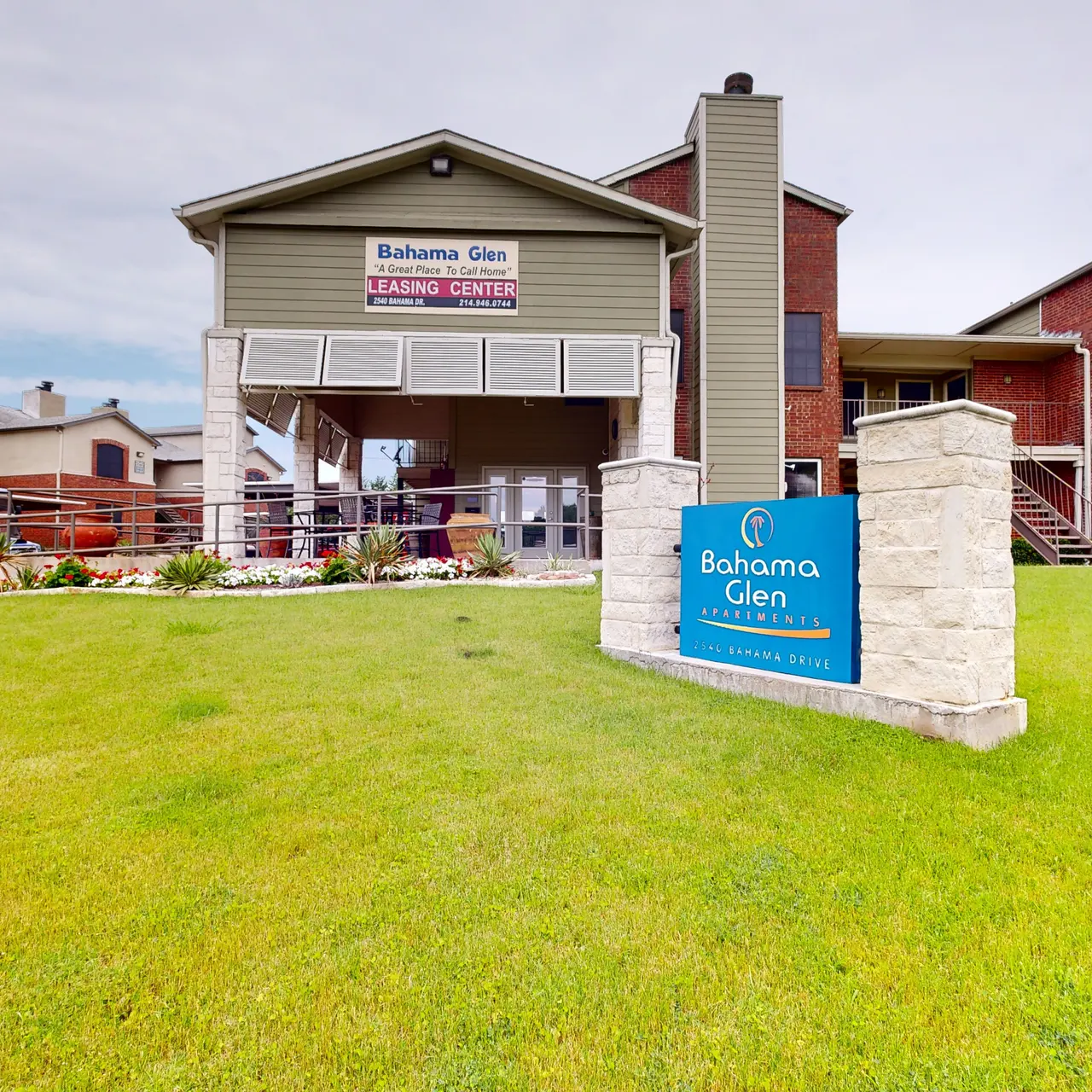 Bahama Glen Apartments - Grass, Lawn, Outdoors