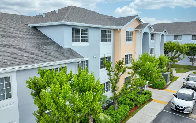 The Corinthian Apartments - Car, Roof