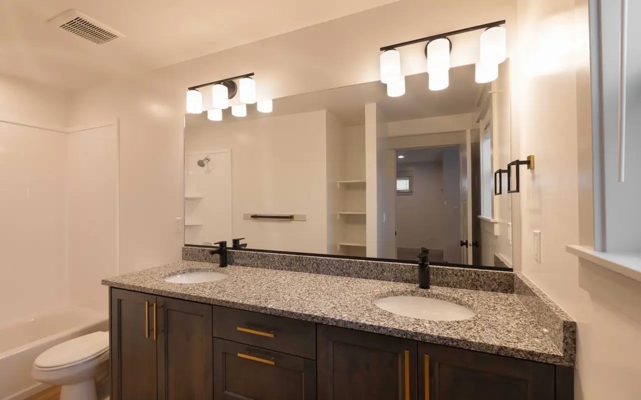 Copperwoods at Harrisville - Sink, Sink Faucet, Bathtub