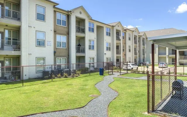 Oaks at Wayside - City, Condo
