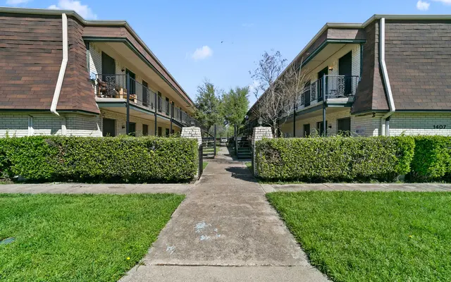Belleview Belleview - Neighborhood, Suburb, Grass