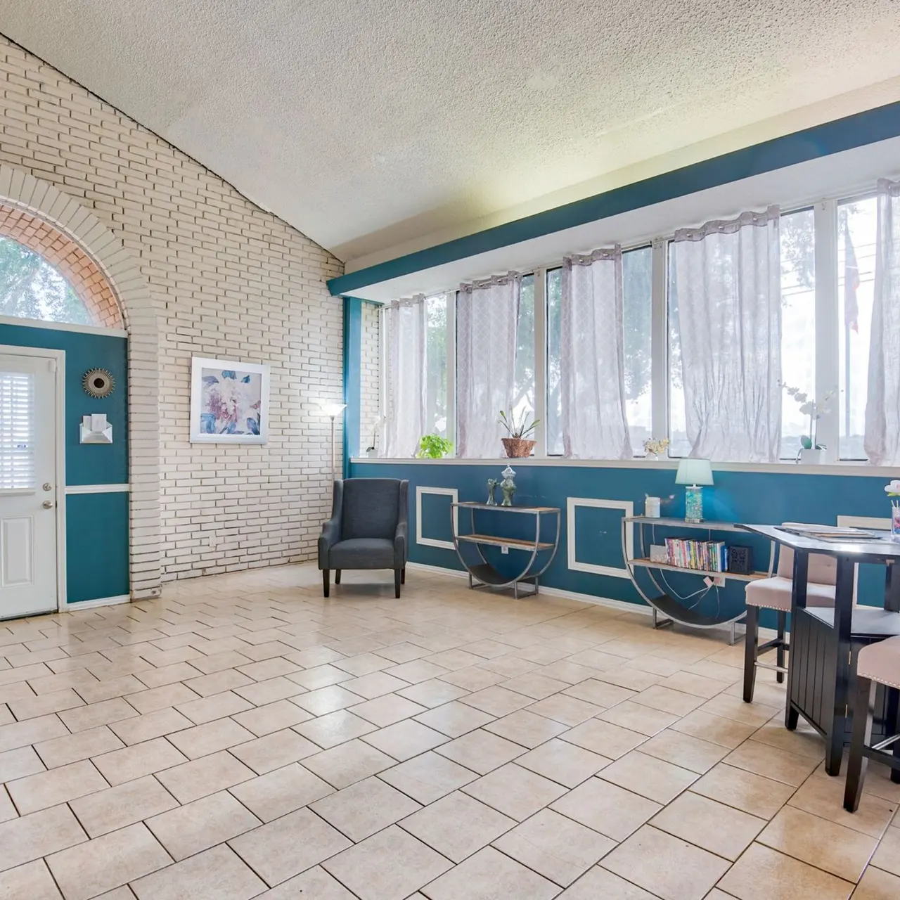 La Serena Apartments - Clubhouse