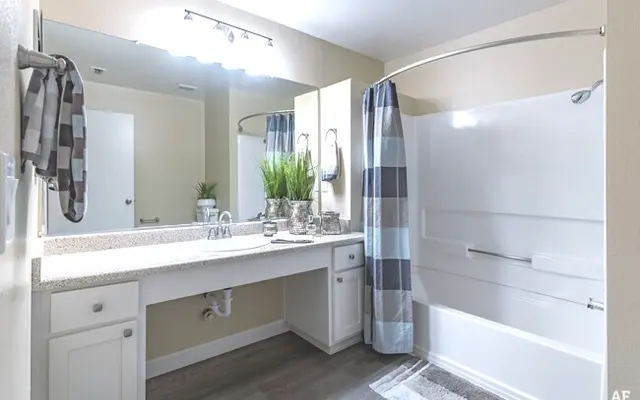 Tahoe at Fair Oaks - Room