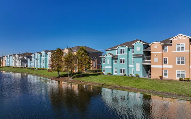 Pinnacle Pointe Apartments - Urban, Water