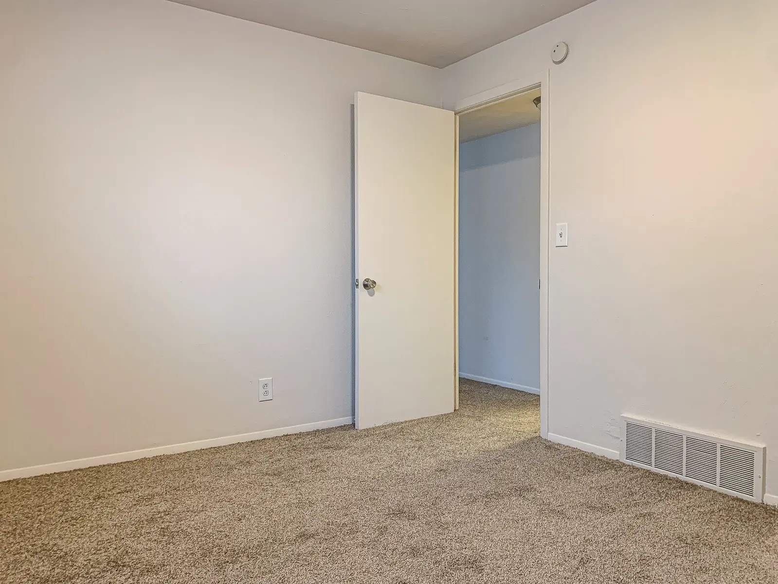 Pentamen Arms - Corner, Floor, Flooring