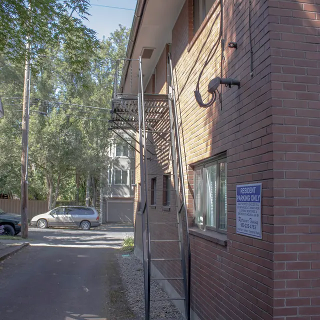 Urban Asset Advisors - Car, City