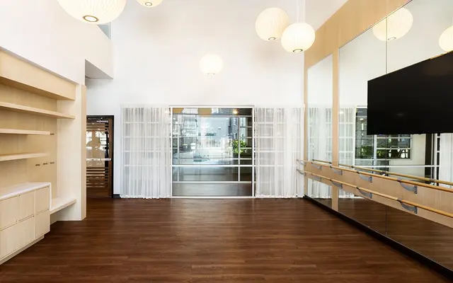 1880 Little Raven - Yoga Studio 1880 Little Raven - Living Area